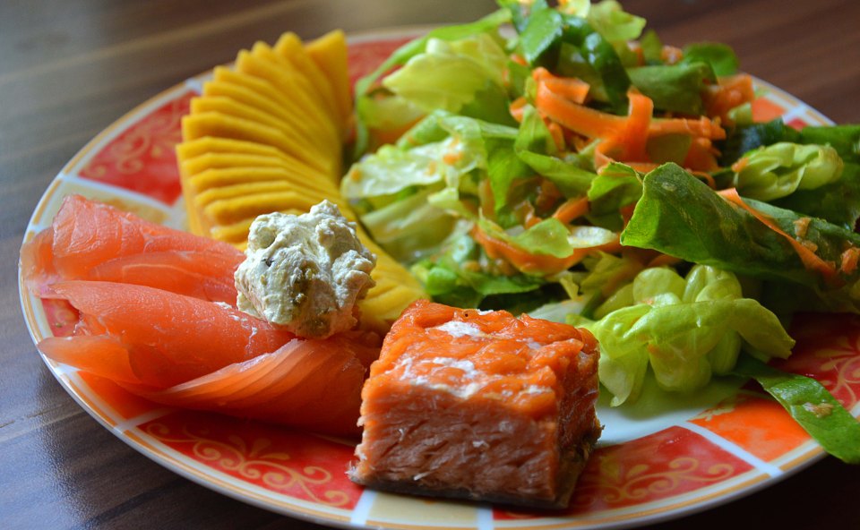 Cold Mango Salad with Salmon