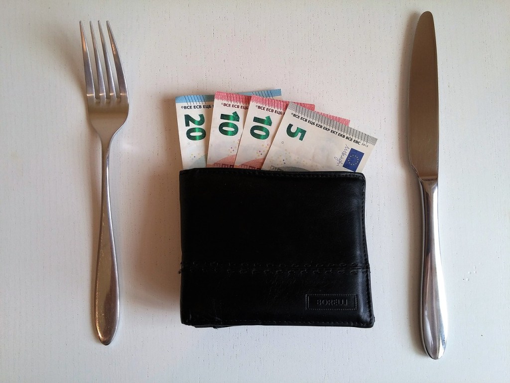 5 Simple Rules of Eating While On A Budget for Those Who Hate To Cook