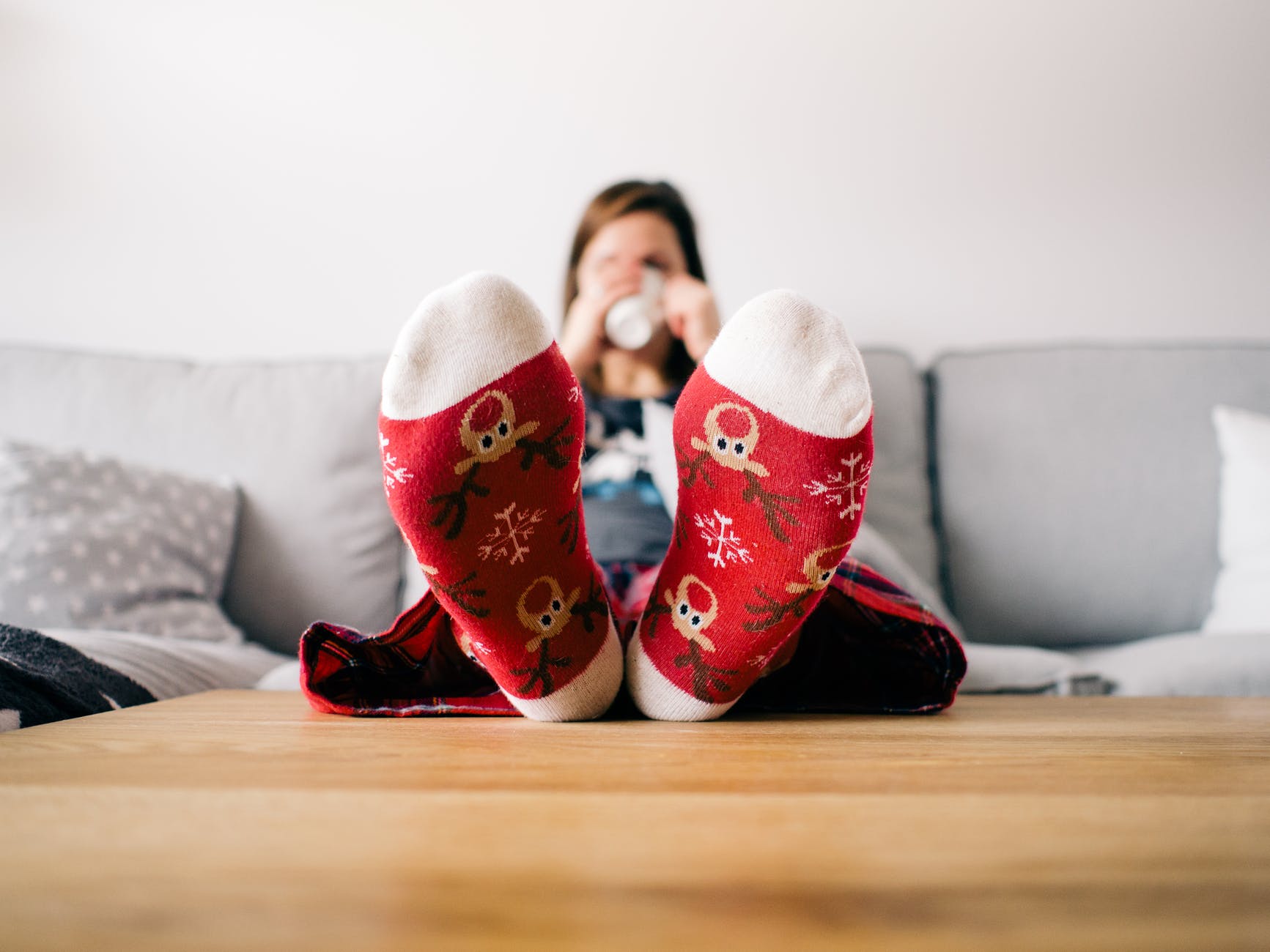 christmas couch feet girl