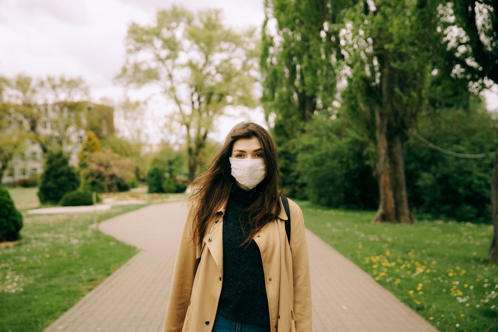 POST-LOCKDOWN ANXIETY? 4 WAYS YOU CAN RE-ENTER SOCIETY WITHOUT GETTING OVERWHELMED